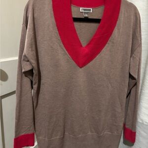 Chelsea 28 V-neck red beige colorblock sweater. Size L